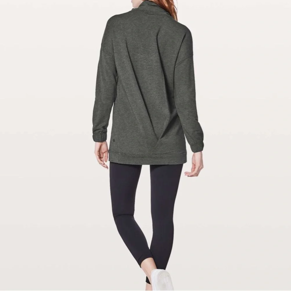 Lululemon Twisted & Tucked Long Sleeve pullover shirt size 4
